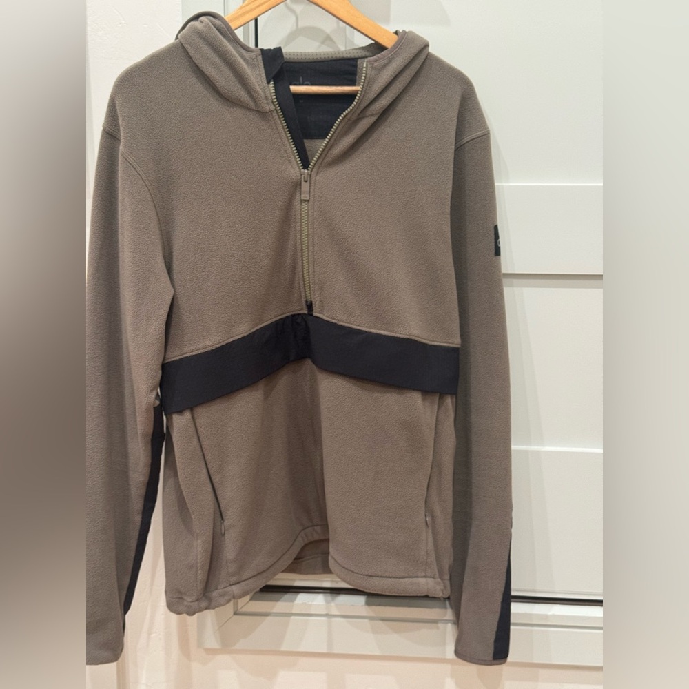 ALO Yoga Men's Performance Jacket in Taupe and Black - Picture 1 of 9